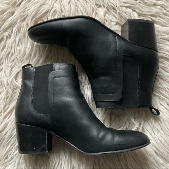 Vince Hallie Black Leather Block Heel Almond Toe Chelsea Ankle Boot EUC Size 8 - Picture 4 of 10